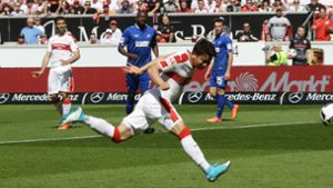 VfB-Mann Takuma Asano hat den Karlsruher SC im Alleingang besiegt. Foto: Pressefoto Baumann