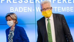 Wirtschaftsministerin Nicole Hoffmeister-Kraut (CDU) und Ministerpräsident Winfried Kretschmann (Grüne) machen sich für Technologieoffenheit stark. Foto: dpa/Christoph Schmidt