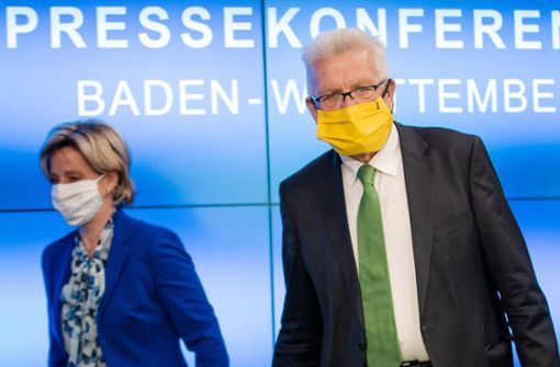 Wirtschaftsministerin Nicole Hoffmeister-Kraut (CDU) und Ministerpräsident Winfried Kretschmann (Grüne) machen sich für Technologieoffenheit stark. Foto: dpa/Christoph Schmidt