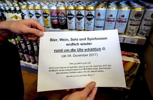 Bier und Wein gibt es vom 8. Dezember an wieder nach 22 Uhr. Foto: Lichtgut/Leif Piechowski