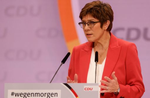 „Überlegt und richtig“ nennt Annegret-Kramp-Karrenbauer ihren Rücktritt vom Parteivorsitz der CDU. Foto: AFP/Odd Andersen