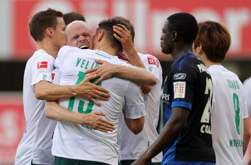 Freude pur: Werder Bremen siegte im Abstiegsgipfel mit 5:1. Foto: dpa/Friedemann Vogel
