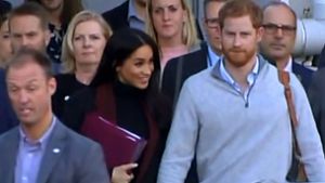 Herzogin Meghan und Prinz Harry sind am Montagmorgen in Australien angekommen, wo sie ihre erste gemeinsame Auslandsreise antreten. Gleichzeitig hatte der britische Palast die Baby-Nachricht veröffentlicht. Foto: ABC