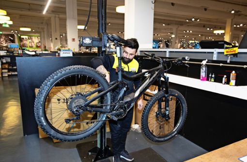 Reparaturen bietet die Werkstatt von Zweirad-Stadler weiterhin an. Foto: Horst Rudel