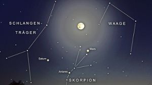 Himmelsanblick in südöstlicher Richtung um Mitternacht. Am 21. Mai zieht der Vollmond an Mars im Skorpion vorbei, einen Tag später an Saturn im Schlangenträger. Foto: Farago