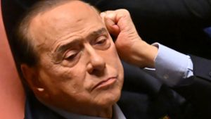 Silvio Berlusconi ist seit Jahren gesundheitlich angeschlagen. Foto: AFP/ALBERTO PIZZOLI