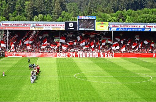 Gegen den VfB werden die Freiburger Fans am Sonntag schnell wieder auf Touren kommen. Foto: dpa
