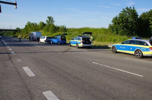 Auf der Westumfahrung von Münchingen gibt es am Mittwochabend einen Unfall mit vier Fahrzeugen. Die Unfallverursacherin wird dabei schwer, zwei weitere Menschen leicht verletzt. Foto: SDMG/Hemmann