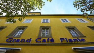 Bald kann man sich bewerben um die Pacht im Lokal des Alten Waisenhauses am Karlsplatz. Foto: Leif Piechowski/Leif Piechowski