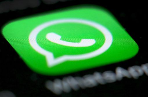 Whatsapp aktualisiert seine Allgemeinen Geschäftsbedingungen und stellt Nutzer vor eine Entscheidung. (Symbolbild) Foto: dpa/Martin Gerten