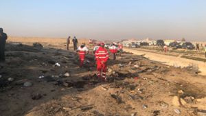 Das Trümmerfeld im Iran – eine Opferzahl hat das ukrainische Außenministerium bislang nicht benannt. Foto: AP/Mohammad Nasiri
