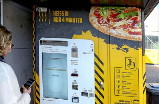 Bestellung eintippen, zahlen, warten: Und dann kommt die Pizza. Foto: Ralf Poller/avanti