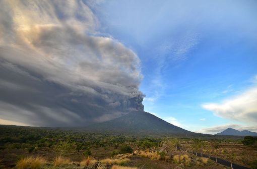 Behörden ordneten am Montag eine Evakuierung des Gebiets im Umkreis von zehn Kilometern um den Vulkan an. Foto: AFP