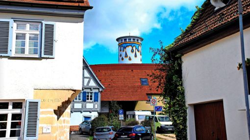 Der Wasserturm in der Ortsmitte von Thomashardt ist ein Wahrzeichen von Lichtenwald Foto: /Peter Stotz
