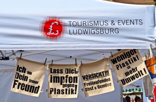Bei einem Aktionstag wurde in Ludwigsburg jetzt für Mehrweg geworben – die Resonanz der Kunden auf dem Wochenmarkt war groß. Klicken Sie sich durch unsere Bildergalerie. Foto: factum/Andreas Weise