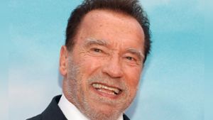 Arnold Schwarzenegger am Münchner Flughafen vom Zoll festgehalten