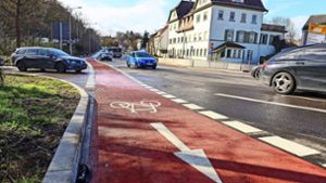 Sicher und relativ eben: Die zwei Kilometer lange Extraspur in der Marbacher Straße. Foto: factum/Simon Granville