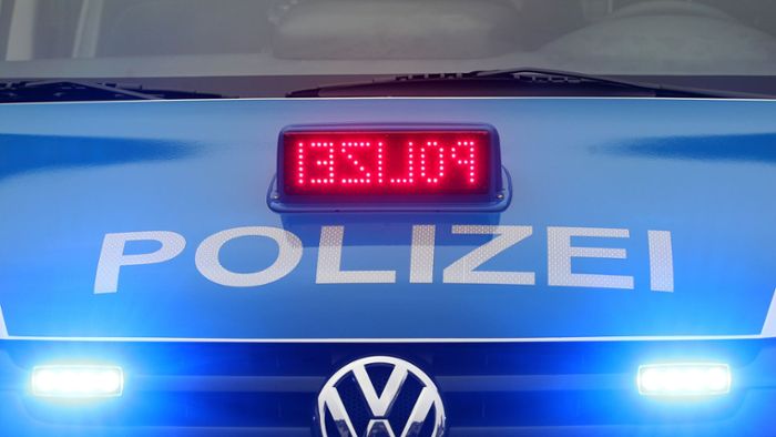 Neuhausen auf den Fildern: Porsche und Renault prallen gegen Leitplanke – Zeugen gesucht