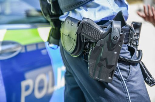 Die Polizei ermittelt gegen einen 28-Jährigen wegen des Verstoßes gegen das Waffengesetz. Foto: IMAGO/onw-images/IMAGO/Marius Bulling