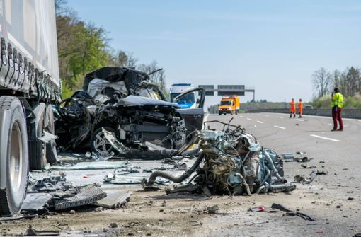 Eine 60-jährige Ford-Fahrerin kam bei dem Unfall ums Leben. Foto: 7aktuell.de/Nils Reeh