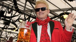 Heino und viele andere Prominente statteten der Wiesn in München zum Auftakt einen Besuch ab. Foto: dpa