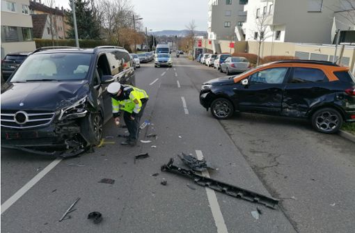 An dem Unfall in der Schmidener Straße waren zwei Autos beteiligt. Foto: Andreas Rosar