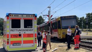 Unfall auf offenem Feld: Eine Fußgängerin hat südlich von Möhringen eine Stadtbahn übersehen. Foto: 7aktuell.de/Andreas Werner