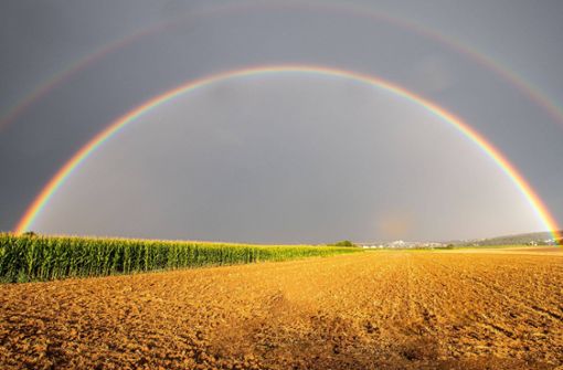 Beeindruckendes Naturschauspiel: Der doppelte Regenbogen über Remseck am Neckar. Foto: 7aktuell.de/Simon Adomat