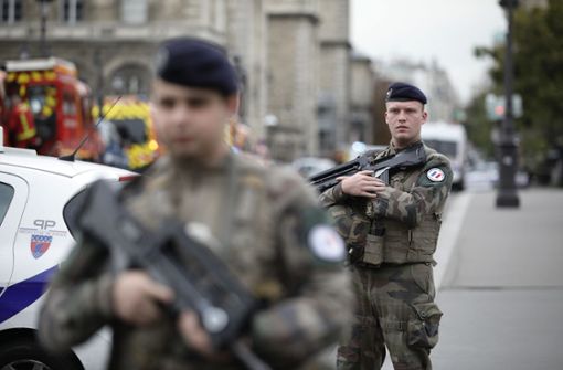 Bei der Messerattacke in Paris starben vier Menschen. Foto: dpa/Kamil Zihnioglu