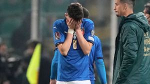 Italiens Jorginho weint nach dem Ausscheiden seiner Mannschaft im WM-Play-off-Spiel gegen Nordmazedonien. Foto: dpa/Antonio Calanni