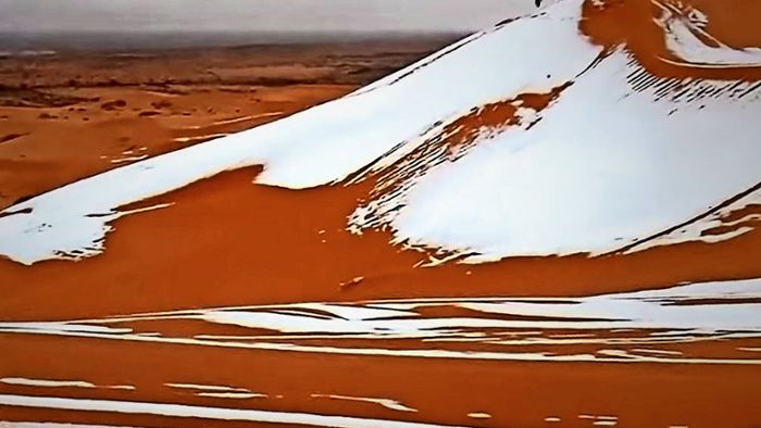 Schnee in der Wüste Sahara