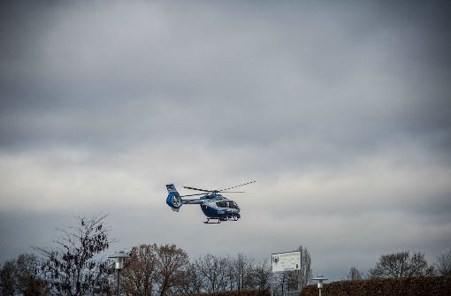 Die Polizei suchte mit einem Hubschrauber nach dem Vermissten. Foto: SDMG