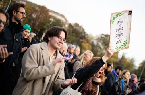 Aktivistinnen demonstrieren weltweit gegen die Gewalt gegen Frauen im Iran, hier in München Ende November. Foto: /Imago/Alexander Pohl
