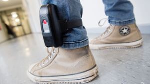 116 Menschen Menschen in Deutschland werden durch eine elektronische Fußfessel permanent überwacht. Foto: dpa
