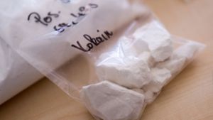 Bei dem 38-Jährigen wurden 40 Gramm Kokain und mehrere Tausend Euro mutmaßliches Dealergeld gefunden (Symbolbild). Foto: dpa/ Marius Becker