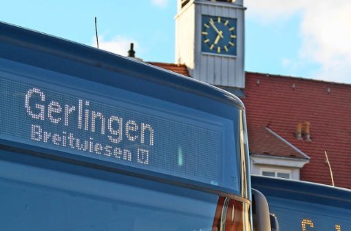 Noch fährt der Gerlinger Stadtbus bis zur Haltestelle Breitwiesen – aber nicht direkt vor das Altenhilfezentrum. Foto: factum/Archiv