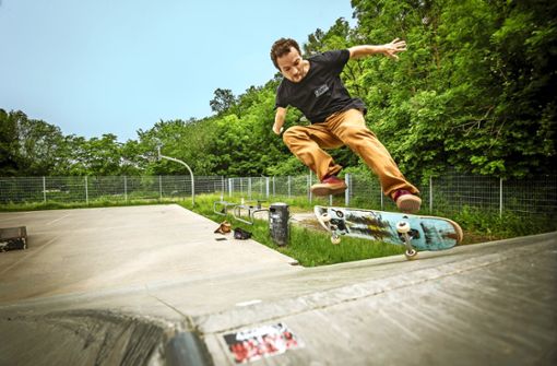 Florian Bürkle skatet im Skatepark Botnang. Foto: Lichtgut/Julian Rettig
