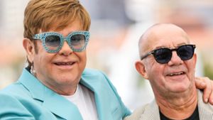 Seit Ende der Sechziger eng befreundet: Sir Elton John und sein Songschreiber Bernie Taupin. Foto: taniavolobueva/Shutterstock