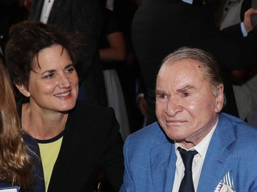 Fritz Wepper und seine Frau Susanne Kellermann bei der Verleihung des Bayerischen Verdienstordens an den Schauspieler im Jahr 2022. Foto: imago images/Sammy Minkoff