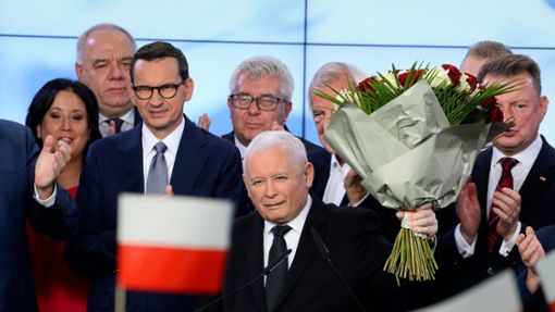 Gewinner ohne Machtoption: Regierungschef Mateusz Morawiecki (links) und PiS-Chef Jaroslaw Kaczynski. Foto: imago/Eastnews