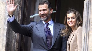Seine Frau Letizia muss, wie die meisten Menschen, zu Felipe aufsehen. Der Thronfolger von Spanien ist der größte Prinz der Welt. Wird Felipe bald auch ein großer König sein? Foto: dpa