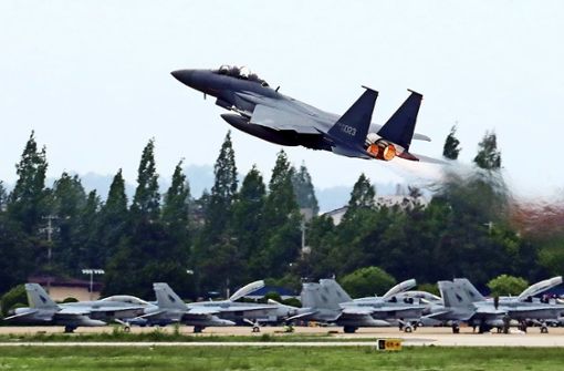 Ein Kampfjet der südkoreanischen Luftwaffe hebt im Rahmen eines Manövers ab. (Symbolbild) Foto: dpa