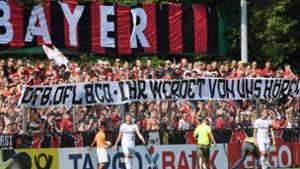 „Ihr werdet von uns hören“: Die Fans – wie hier von Bayer Leverkusen – kündigten am Pokalwochenende verstärkten Protest an. Foto: dpa
