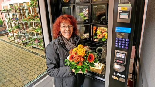 Automat „Ema“ ist die neue „Mitarbeiterin“ von Sina Bertsch. Foto: Jürgen Bach