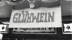 Beim Frühlingsfest im Jahr 1989 war es so kalt, dass die Schausteller  Glühwein verkauften. Foto: /Uli Kraufman