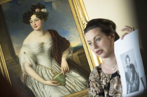 Patricia Peschel hat das Gemälde von Claudine Rhedey in einem Auktionskatalog entdeckt. Bald wird es im Schloss Kirchheim hängen – dort, wo ihr Gemahl, Prinz Alexander, aufgewachsen ist. Foto: Lichtgut/Leif Piechowski
