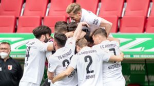 Der FC Augsburg sicherte sich durch den Sieg gegen Werder Bremen den Klassenverbleib. Foto: dpa/Matthias Balk