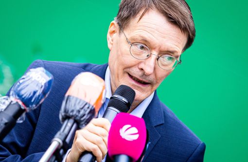 Karl Lauterbach (SPD) warnt vor einer Explosion der Fallzahlen. Foto: dpa/Moritz Frankenberg
