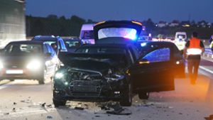 Der Unfall ereignete sich auf Höhe des Mercedes-Benz-Werks. Foto: Andreas Rosar/Fotoagentur-Stuttgart