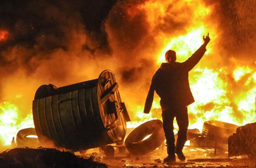 In Kiew brennen Autoreifen. Foto: dpa